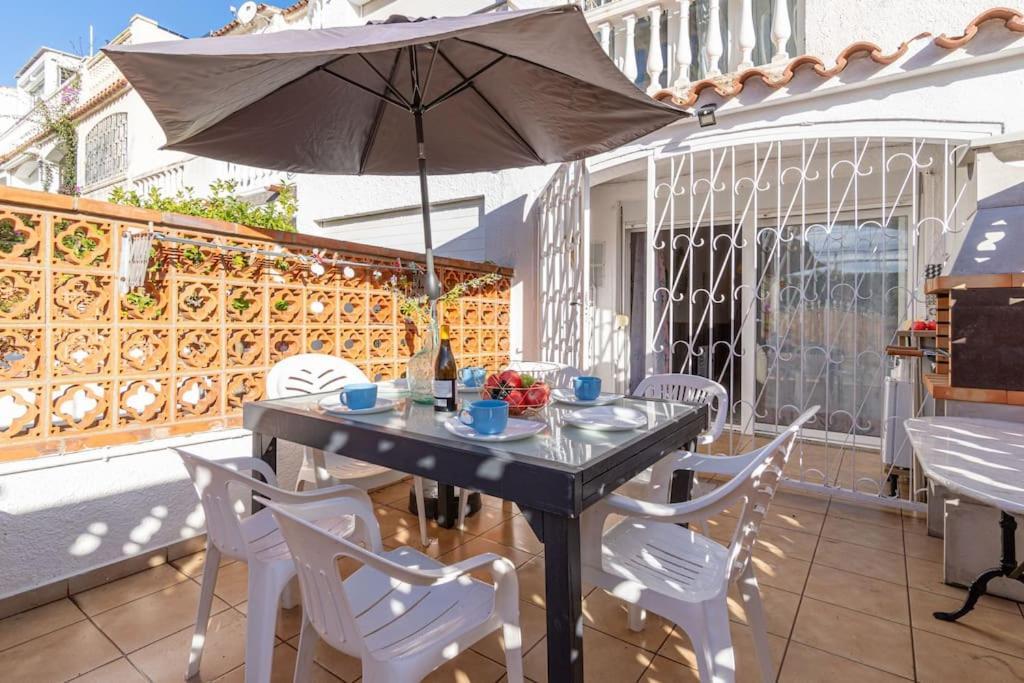 A16-Casa Con Barbacoa En La Playa Vila Empuriabrava Exterior foto
