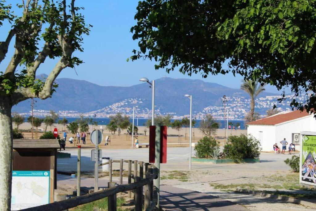 A16-Casa Con Barbacoa En La Playa Vila Empuriabrava Exterior foto